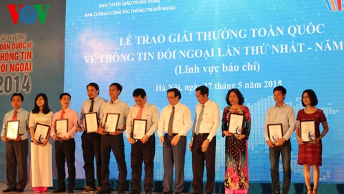 Anuncian segundo premio para informaciones al exterior en Vietnam