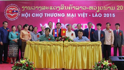 Inaugurada feria comercial Vietnam-Laos 2015