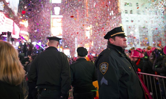 En seguridad reforzada se celebra Año Nuevo en diferentes zonas del mundo