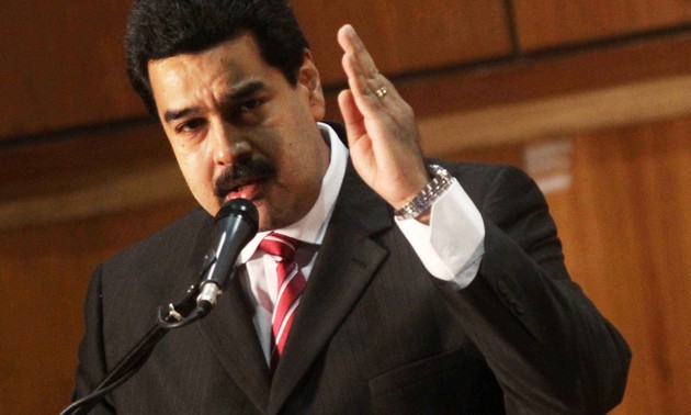 Venezuela renueva gabinete en esfuerzo de salvar la economía nacional
