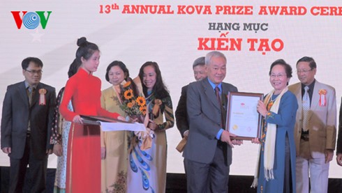 Entregan Premio KOVA a destacados investigadores   