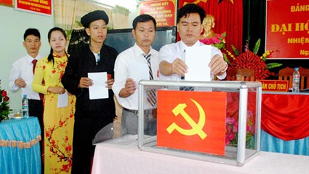 Pueblo vietnamita a la expectativa del XII Congreso Nacional del Partido Comunista