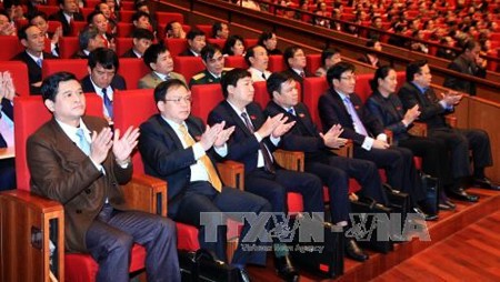 XII Congreso del Partido Comunista de Vietnam aborda plan del personal