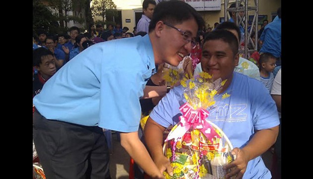 Entregan presentes a jóvenes con discapacidad en Ciudad Ho Chi Minh
