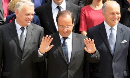 Francia reforma el gobierno para revivir el prestigio