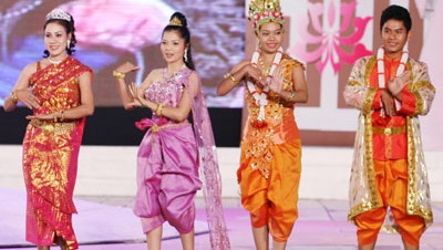 El encanto especial del atuendo tradicional de los jemeres en Vietnam