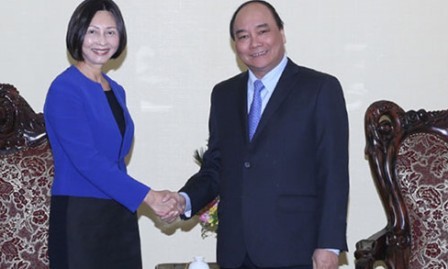 Vietnam promete crear condiciones favorables a empresas extranjeras