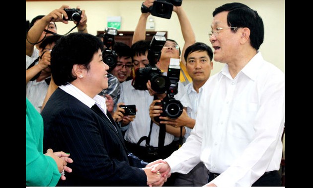 Presidente vietnamita se encuentra con comunidad empresarial de Ciudad Ho Chi Minh