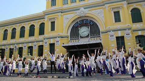 Festival de Ao dai en Ciudad Ho Chi Minh fascina al público y turistas