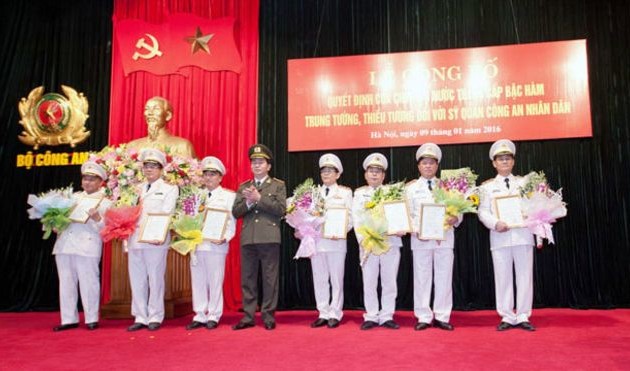 Anuncian ascenso de dos vice ministros de Seguridad Pública de Vietnam