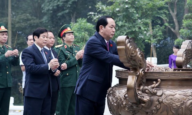 Nuevo presidente de Vietnam rinde tributo al extinto líder Ho Chi Minh