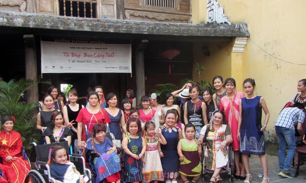 Honran la belleza de mujeres con discapacidad en Vietnam