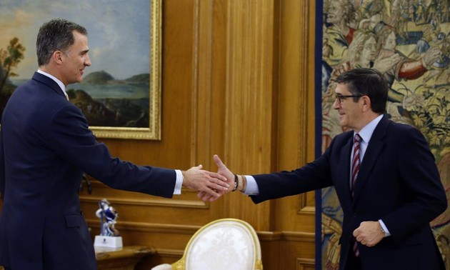Partidos españoles reinician conversaciones sobre formación del nuevo gobierno  