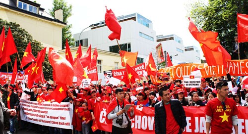 Vietnamitas en República Checa protestan militarización china en el Mar Oriental