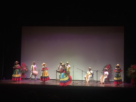Música popular colombiana fascina al público en Hanoi 