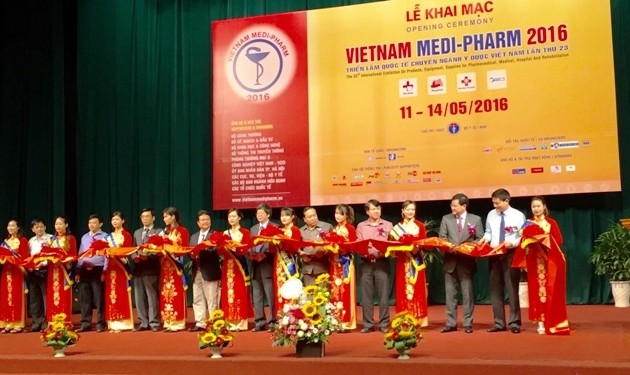 Más de 350 empresas participan en la Exposición Internacional de Medicina de Vietnam