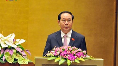 Mandatario vietnamita urge al empresariado nacional a la emulación