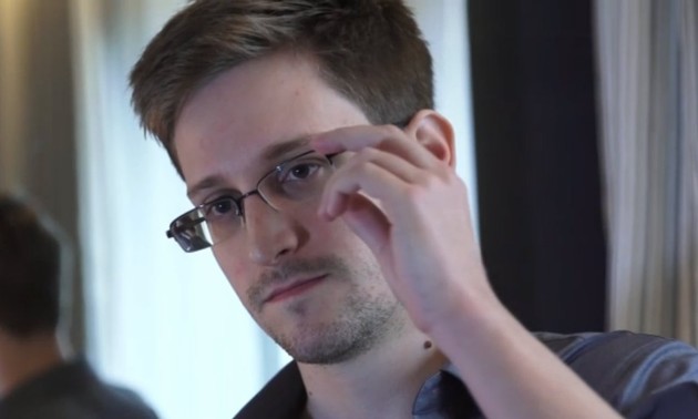 Presentan archivos secretos de Edward Snowden a la prensa