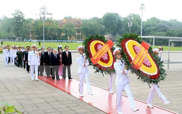 Conmemoración del aniversario 126 del natalicio de Ho Chi Minh en el país y exterior