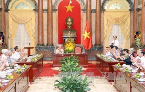 Jefe del Estado se reúne con ex soldados y funcionarios cercanos al presidente Ho Chi Minh