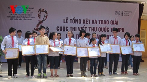 Entregan premios del Concurso juvenil de composiciones epistolares en Vietnam