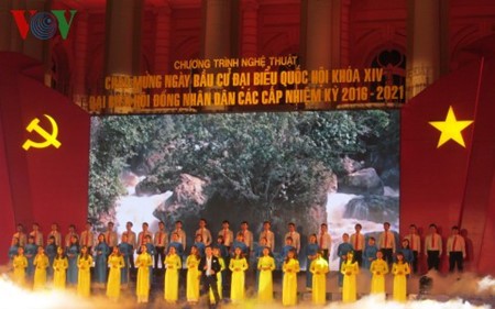Se celebran programas artísticos en saludo a los comicios legislativos en Vietnam