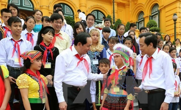 Presidente de Vietnam alaba esfuerzos de infantes con dificultades 