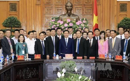 Ponderan papel de la comunidad empresarial en el desarrollo económico de Vietnam
