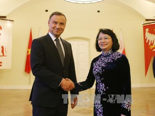 Polonia presta atención especial a la consolidación de lazos tradicionales con Vietnam