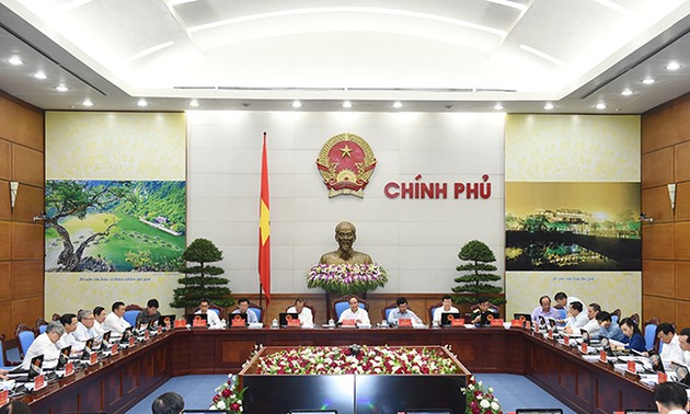 Celebran reunión ordinaria del Gobierno de Vietnam del mes de junio
