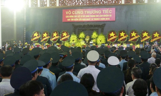 Efectúan en Hanoi solemnes funerales de la tripulación de avión accidentado
