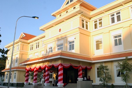 Embajadas vietnamitas en el exterior toman medidas de protección de compatriotas