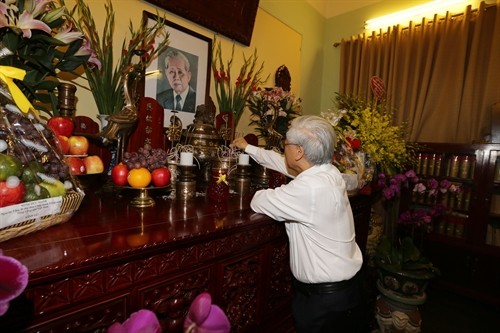 Homenajean a ex líder partidista vietnamita 