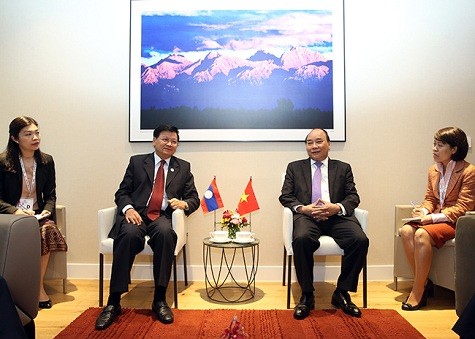 Actividades del primer ministro vietnamita al margen de la Cumbre de ASEM 