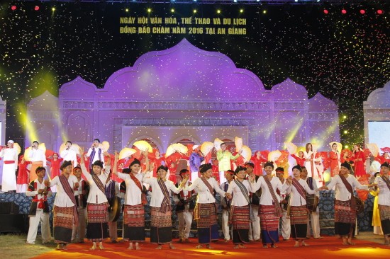Clausuran la Jornada de Cultura, Deportes y Turismo de los Cham 2016 en An Giang