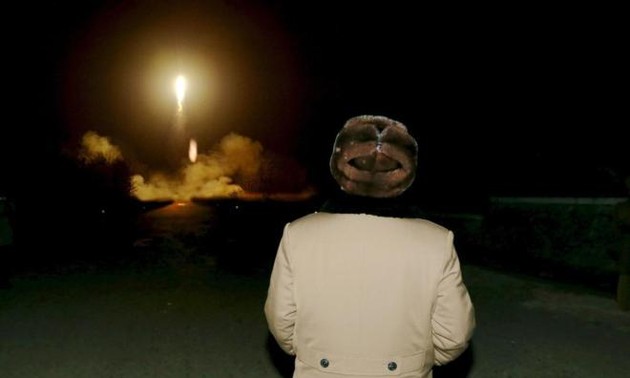 Corea del Norte lanza tres nuevos misiles balísticos hacia el mar de Japón