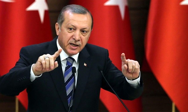 Presidente turco comprometido en reformar fuerzas armadas del país