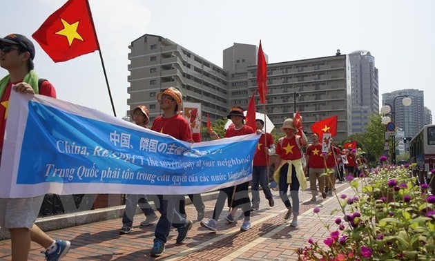 Vietnamitas en Japón marchan para pedir respeto chino de leyes internacionales