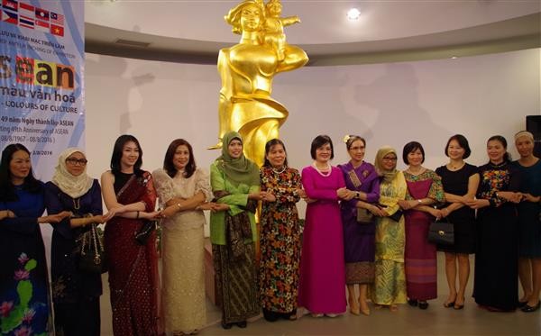 Inauguración de la Exposición “Asean, una colorida cultura” 