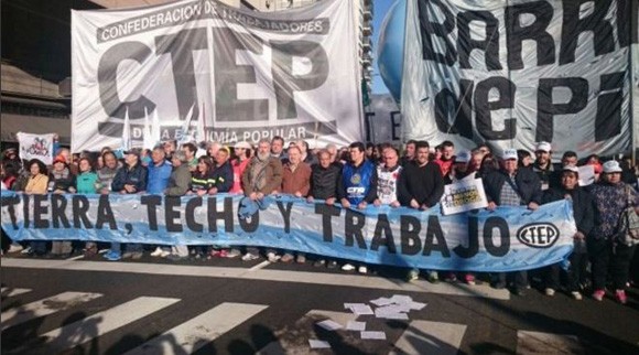 Miles de argentinos marchan bajo el lema “Paz, Pan y Trabajo”