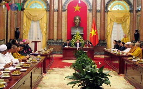 Religiones vietnamitas unen manos por el avance nacional