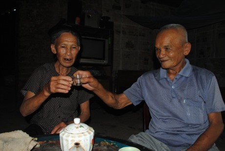 Celebración de la longevidad por los Nung, con piedad familiar
