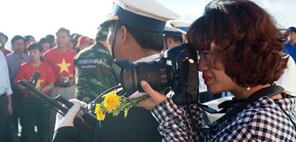 La periodista My Tra y su exposición fotográfica sobre Truong Sa