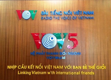 VOV5 conectando a Vietnam con amigos de cinco continentes