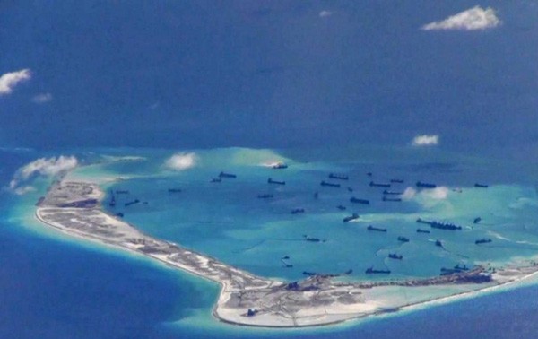 Filipinas acusa a China de construir en secreto islas artificiales 