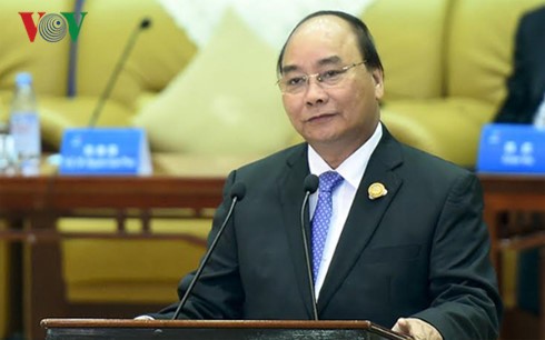 Premier vietnamita promete ofrecer un entorno favorable a inversionistas 