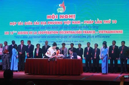 Concluida X Conferencia de cooperación entre las localidades Vietnam-Francia 