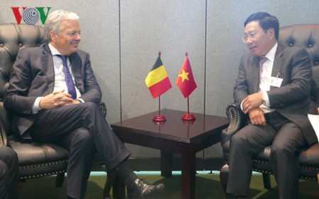 Vietnam robustece relaciones con Bélgica, Bulgaria y Hungría