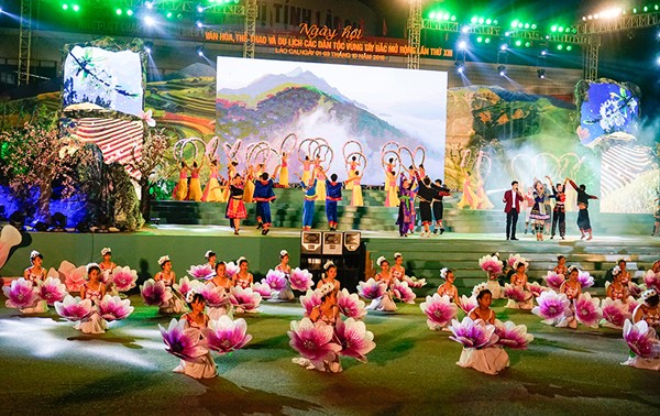Inauguran en Lao Cai Festival cultural, deportivo y turístico de comunidades aborígenes