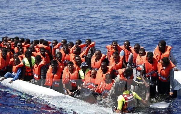 España rescata mil 200 migrantes en mar del Mediterráneo